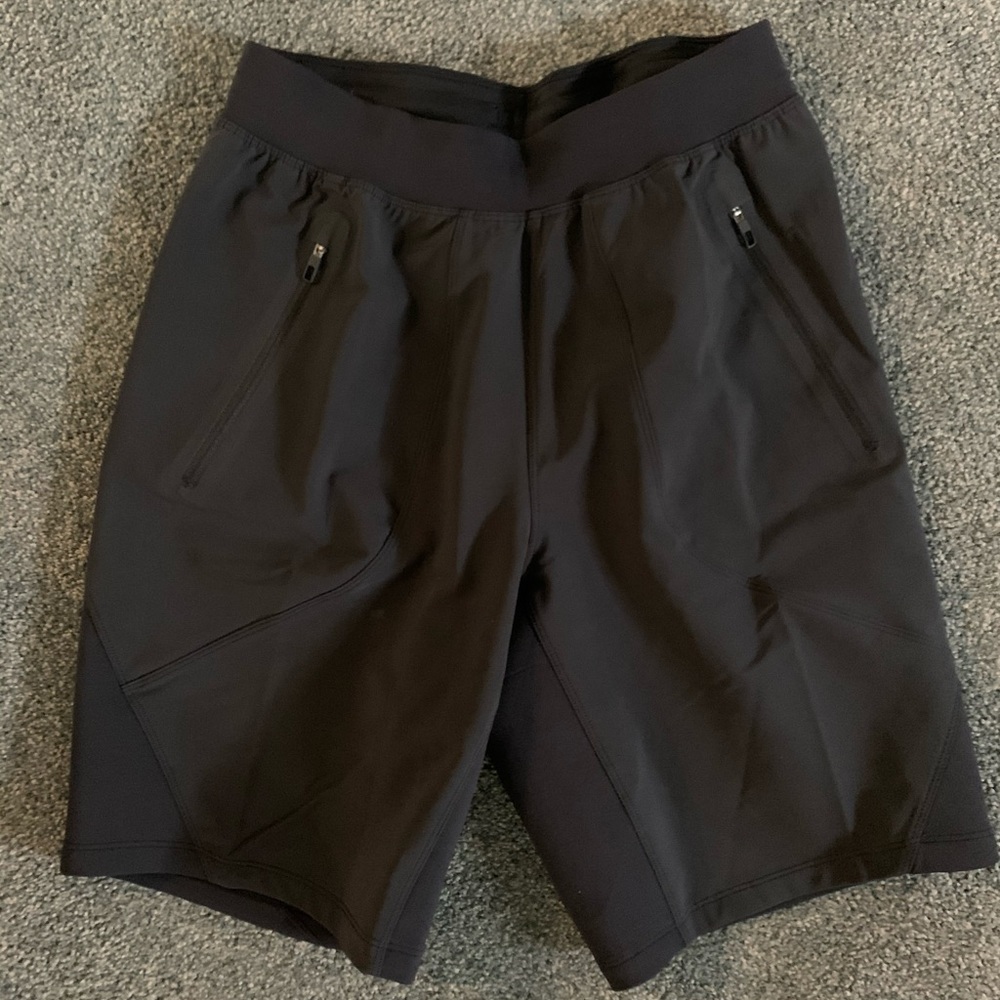 Men’s Lululemon black shorts. S small 35801 106259